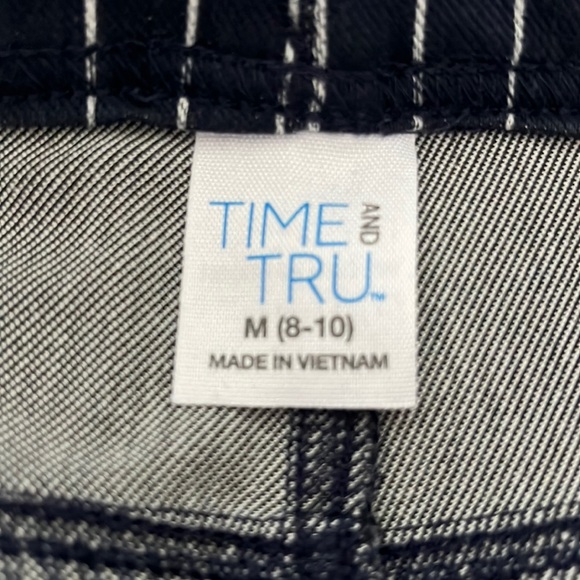 Pinstripe Capri 💙Jegging Navy Med - Picture 5 of 7